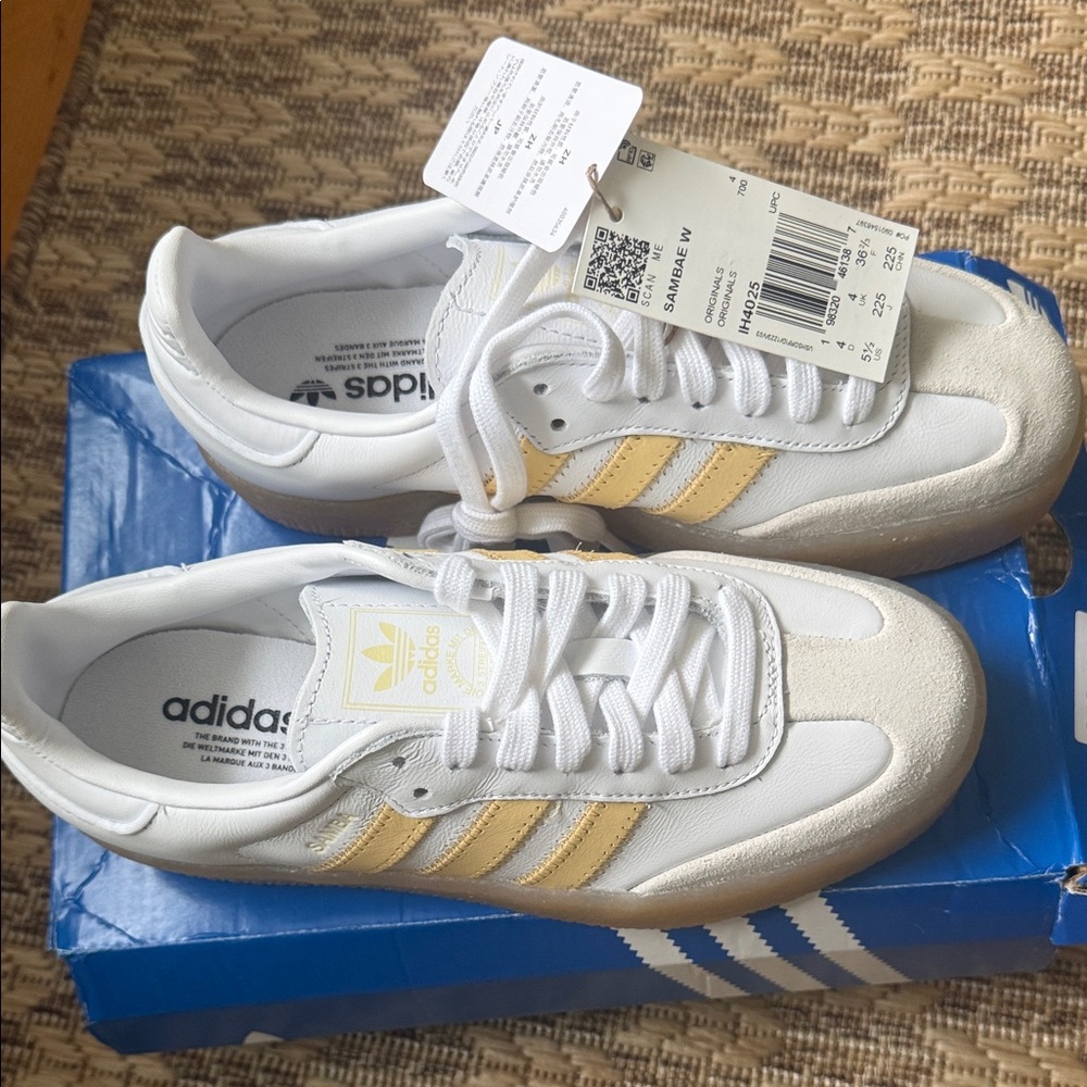 NWT adidas Sambae W White with Pale Yellow Stripes and Gum Sole - Picture 5 of 7